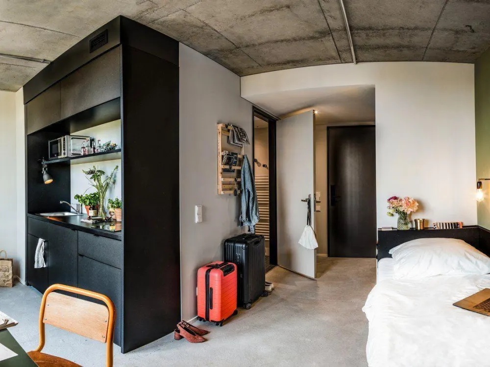 Neon Wood Student Housing in Berlin Friedrichshain - Classic Apartment