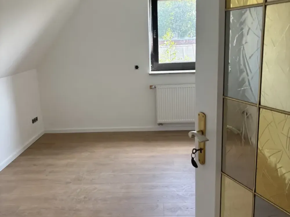 Ruhige 3,5-Zimmer-Wohnung nach Kernsanierung mit Einbauküche und Stellplatz