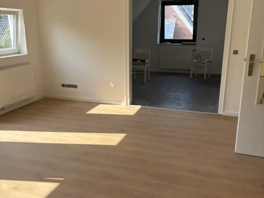 Ruhige 3,5-Zimmer-Wohnung nach Kernsanierung mit Einbauküche und Stellplatz