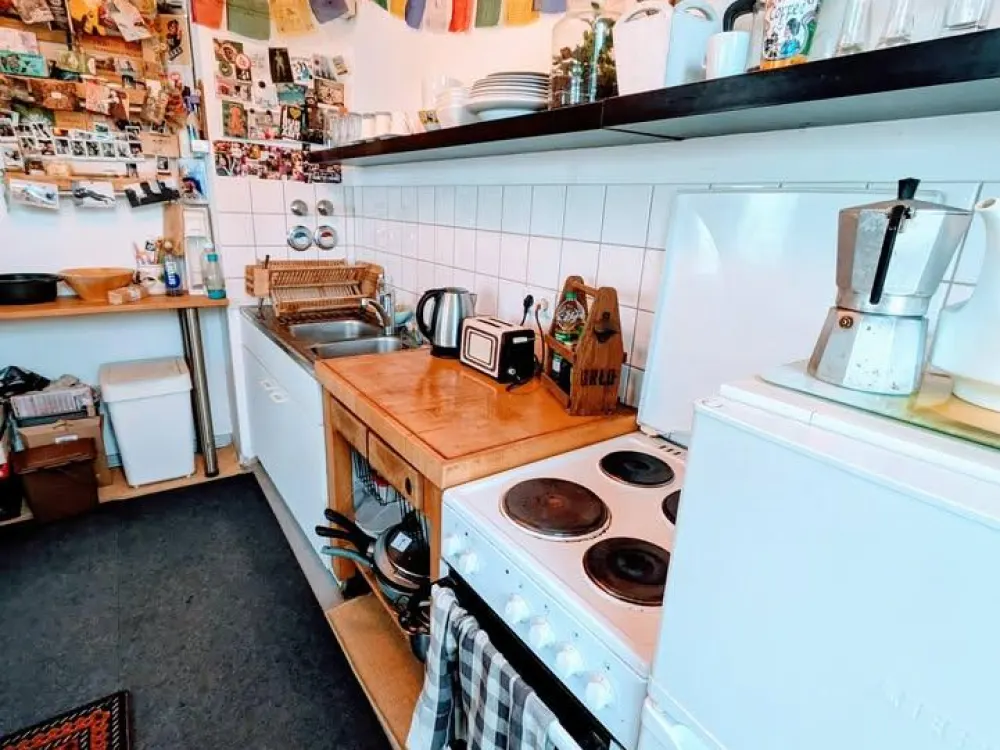 Cozy Apartment in F`hain to sublet for full October or shorter!