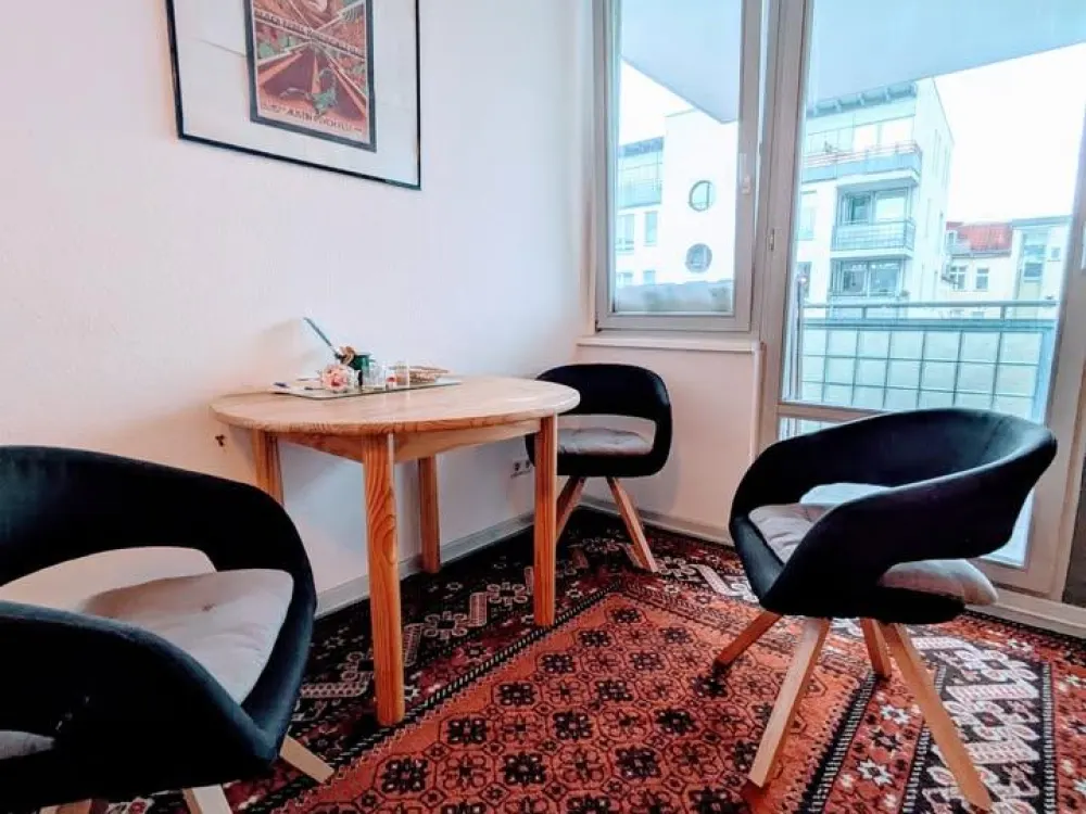 Cozy Apartment in F`hain to sublet for full October or shorter!