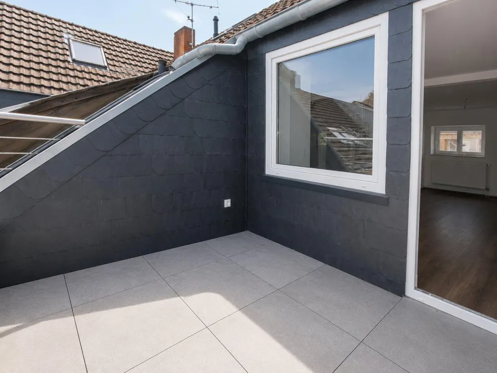 Moderne Maisonette-Dachgeschosswohnung mit Balkon in zentraler La