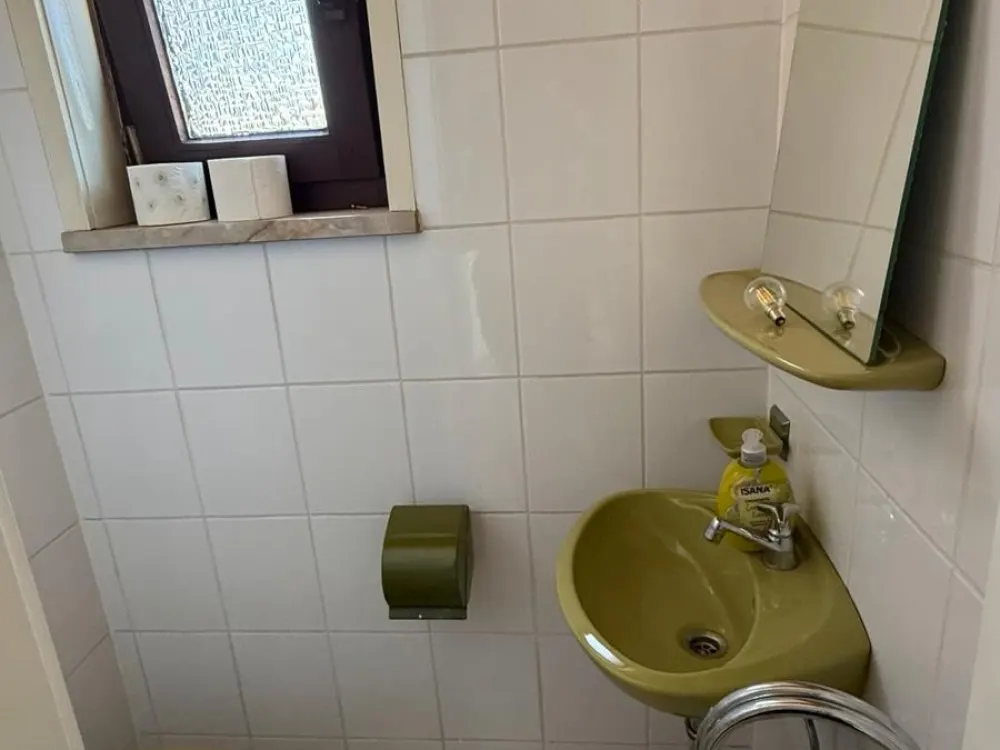 شقة للإيجار مكونة من 3 غرف في كاسل