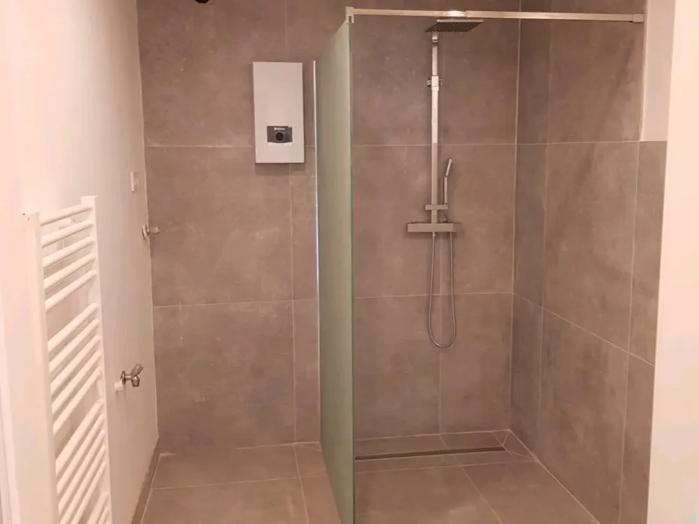Traumwohnung nach Kernsanierung! 2 Zimmer, Terrasse & Garten