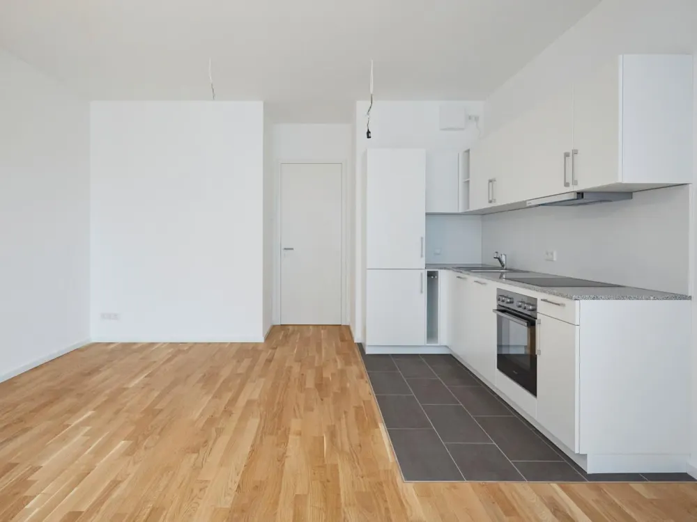 Urban Living at Gleisdreieck - Modern Apartment with Fitted Kitchen