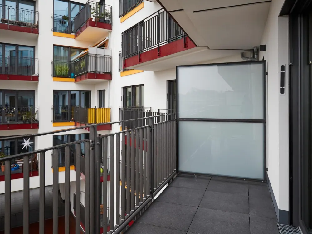 Urban Living at Gleisdreieck - Modern Apartment with Fitted Kitchen