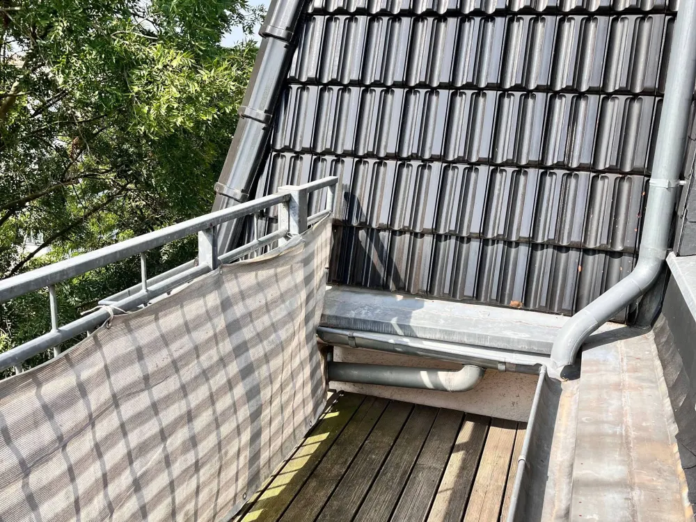 Charmante, helle Zwei-Zimmer-Wohnung mit großzügiger Wohnküche und wunderschönem Balkon in Gohlis