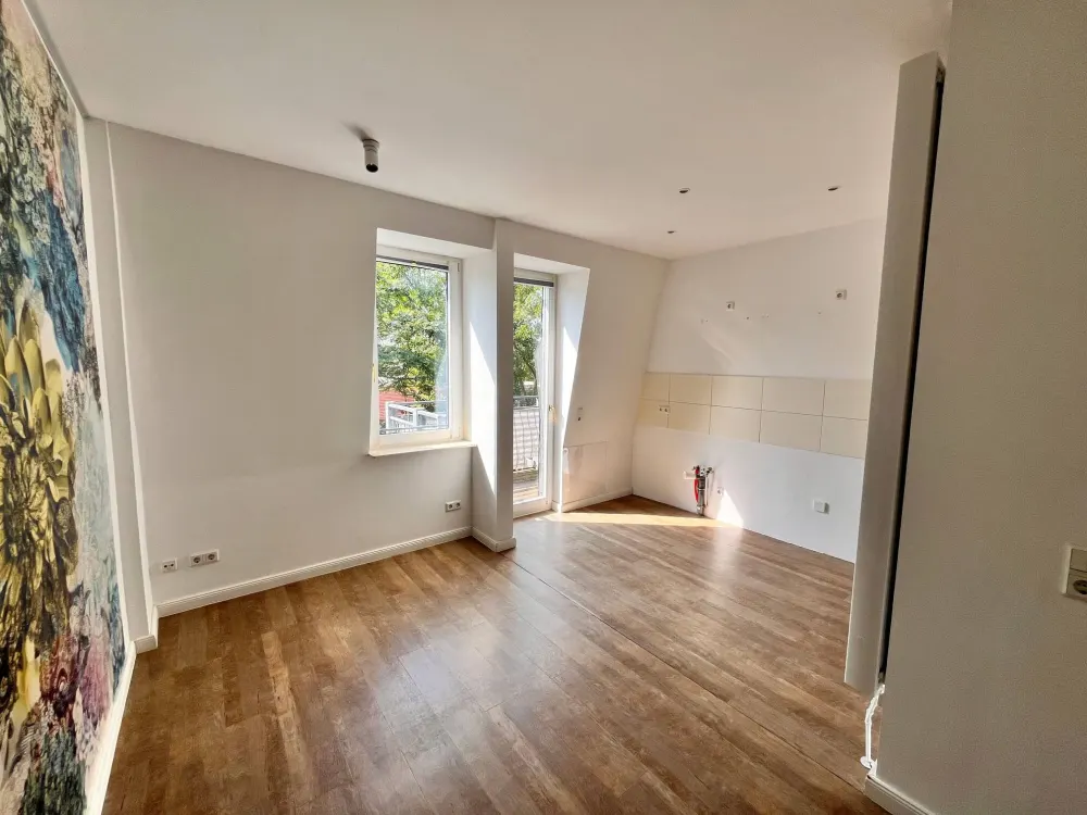 Charmante, helle Zwei-Zimmer-Wohnung mit großzügiger Wohnküche und wunderschönem Balkon in Gohlis