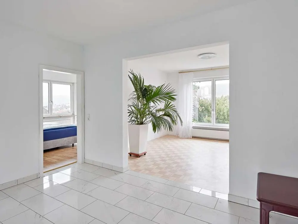 Möblierte Etagenwohnung in Stuttgart-West: Lichtdurchflutet, Charmant mit Balkon