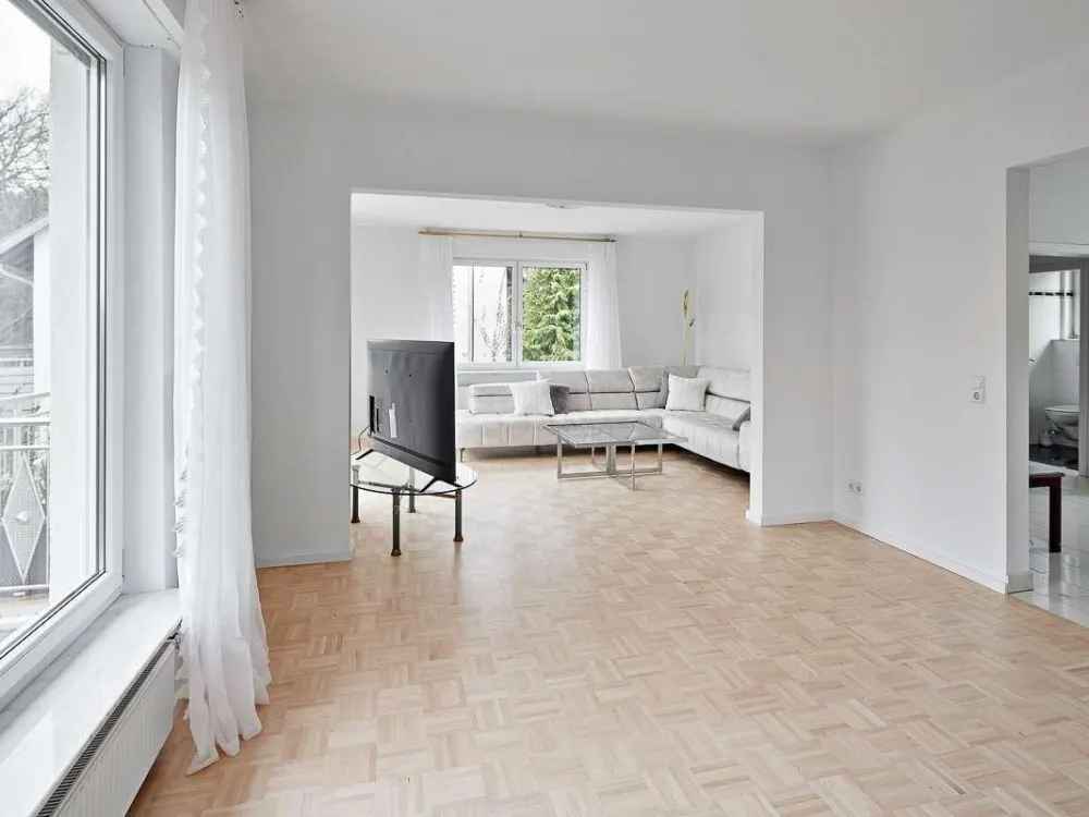 Möblierte Etagenwohnung in Stuttgart-West: Lichtdurchflutet, Charmant mit Balkon