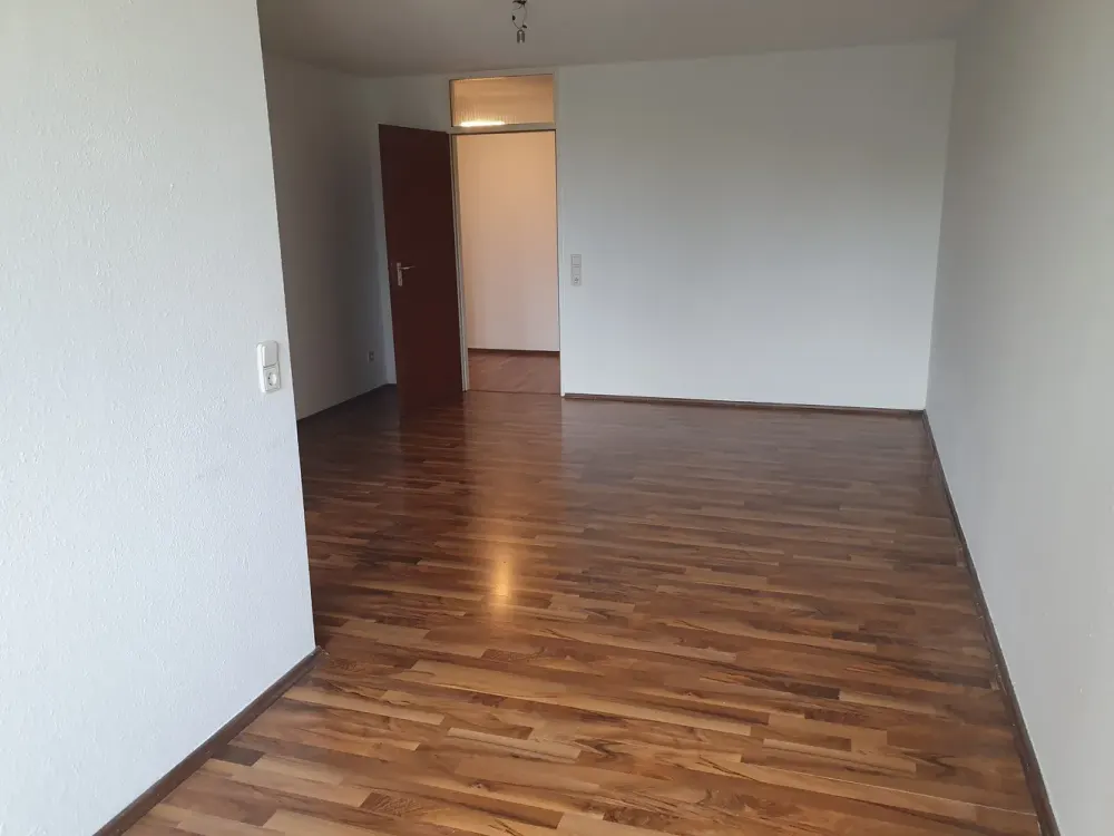 2 Zimmer Etagenwohnung mit EBK und Balkon von Privat zu vermieten !