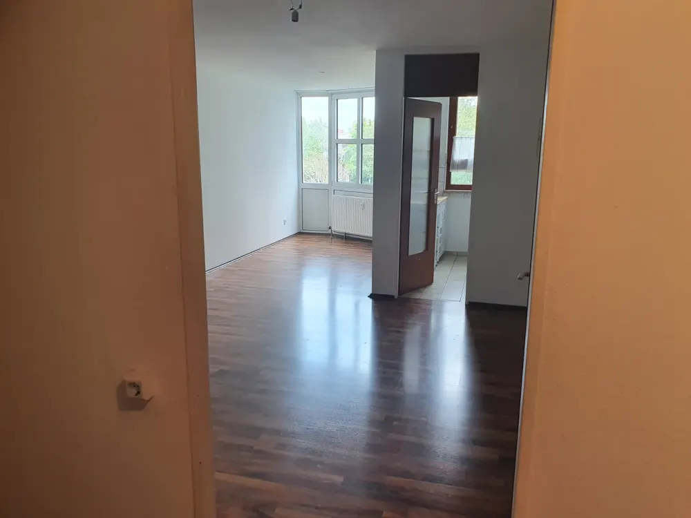 2 Zimmer Etagenwohnung mit EBK und Balkon von Privat zu vermieten !