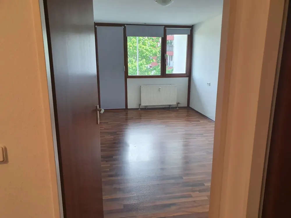 2 Zimmer Etagenwohnung mit EBK und Balkon von Privat zu vermieten !