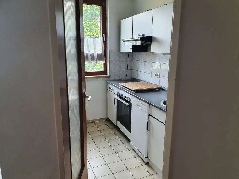 2 Zimmer Etagenwohnung mit EBK und Balkon von Privat zu vermieten !