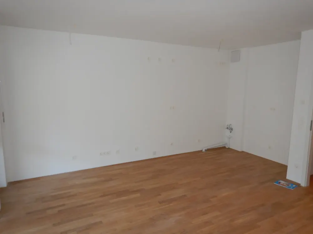 Schöne, ideal geschnittene 2-Zimmer-Wohnung mit Loggia, befristet 5 Jahre