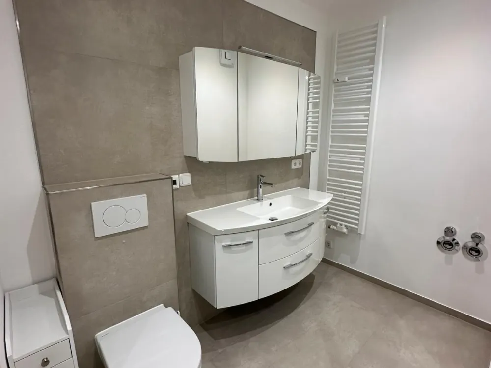 Hochwertig sanierte 2-ZKB mit Balkon, Klima, Aufzug in Gostenhof