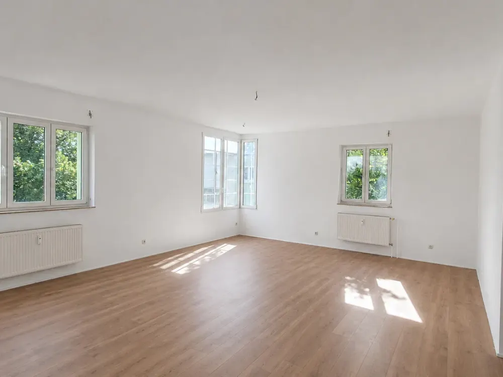 Frisch renovierte 3-Zimmer-Wohnung mit EBK und großem Wohnzimmer