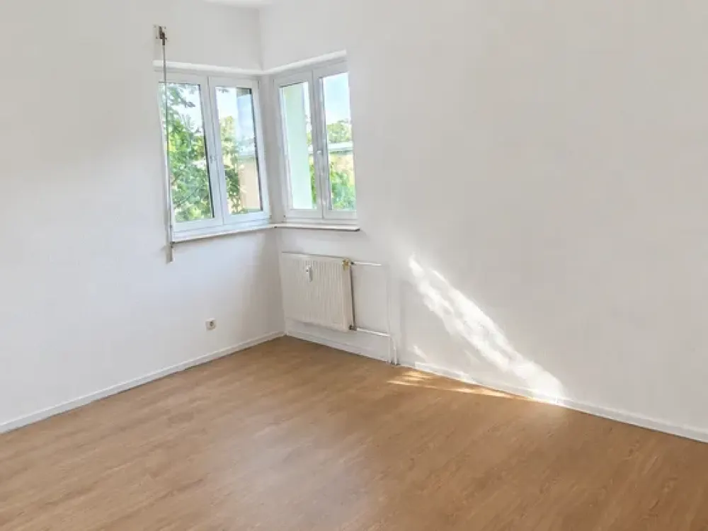 Frisch renovierte 3-Zimmer-Wohnung mit EBK und großem Wohnzimmer