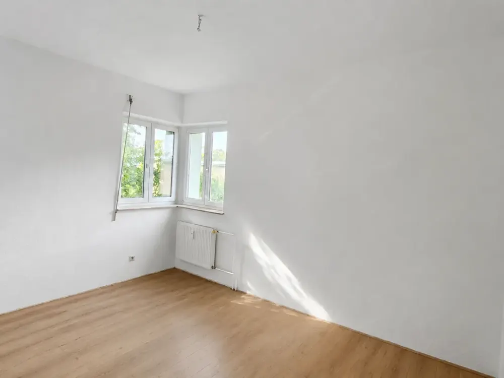 Frisch renovierte 3-Zimmer-Wohnung mit EBK und großem Wohnzimmer