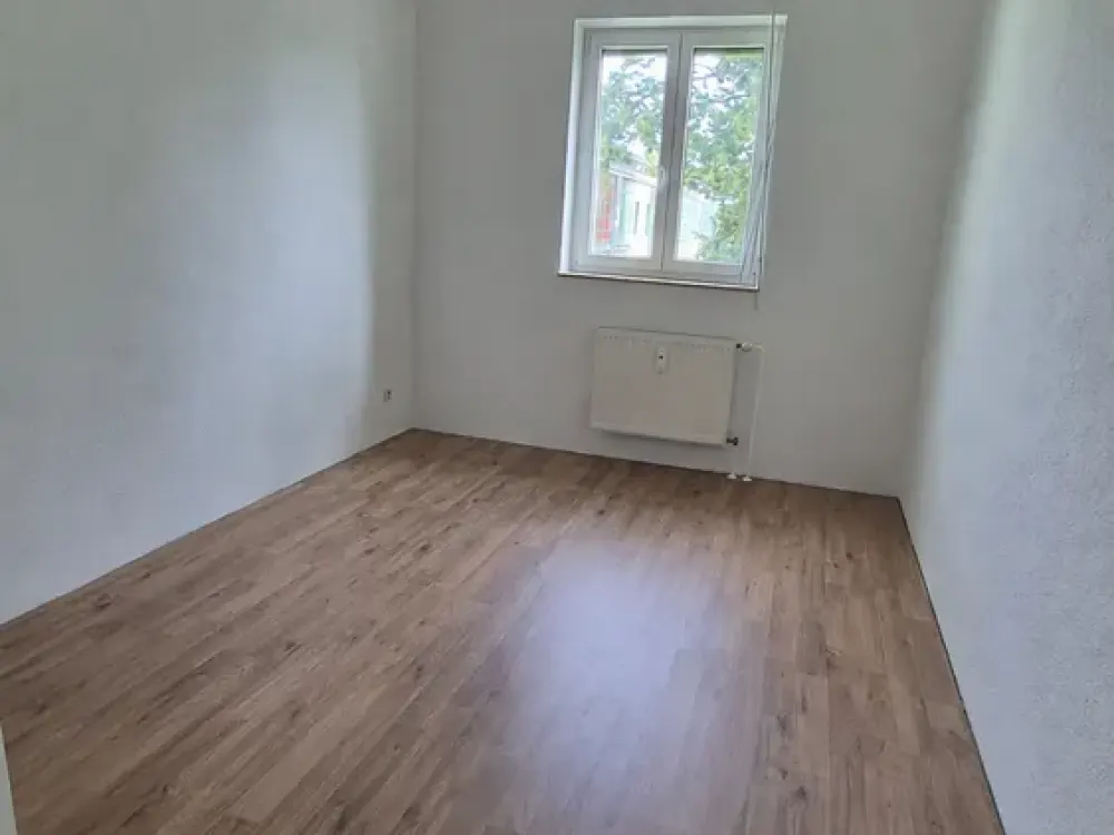 Frisch renovierte 3-Zimmer-Wohnung mit EBK und großem Wohnzimmer