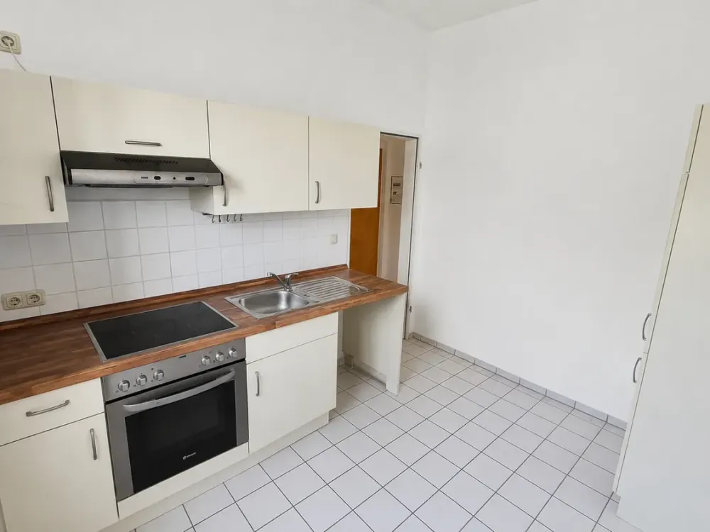 Frisch renovierte 3-Zimmer-Wohnung mit EBK und großem Wohnzimmer