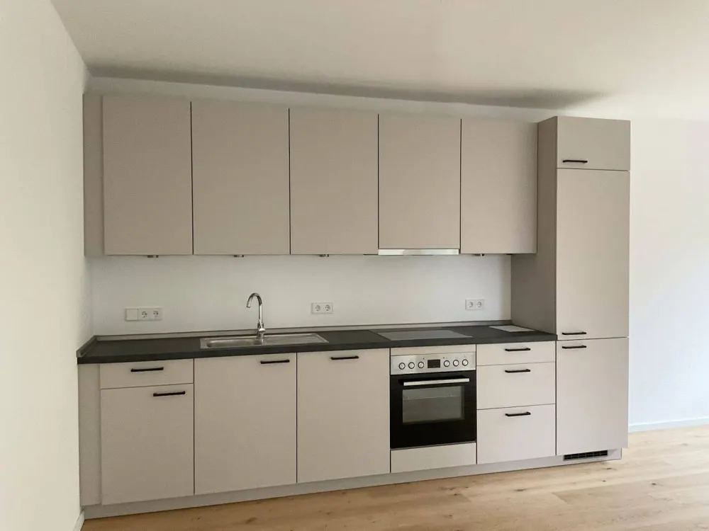 Direkt einziehen und Wohlfühlen! 4 Zimmer mit 2 Loggien, Einbauküche, Tageslichtbad, Gäste-WC