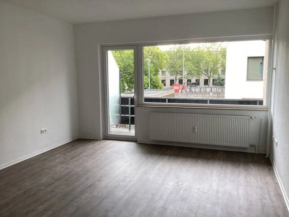 City-Lage - Renovierte 1-Zimmer-Wohnung mit Balkon, ca. 40 m² - ab sofort verfügbar