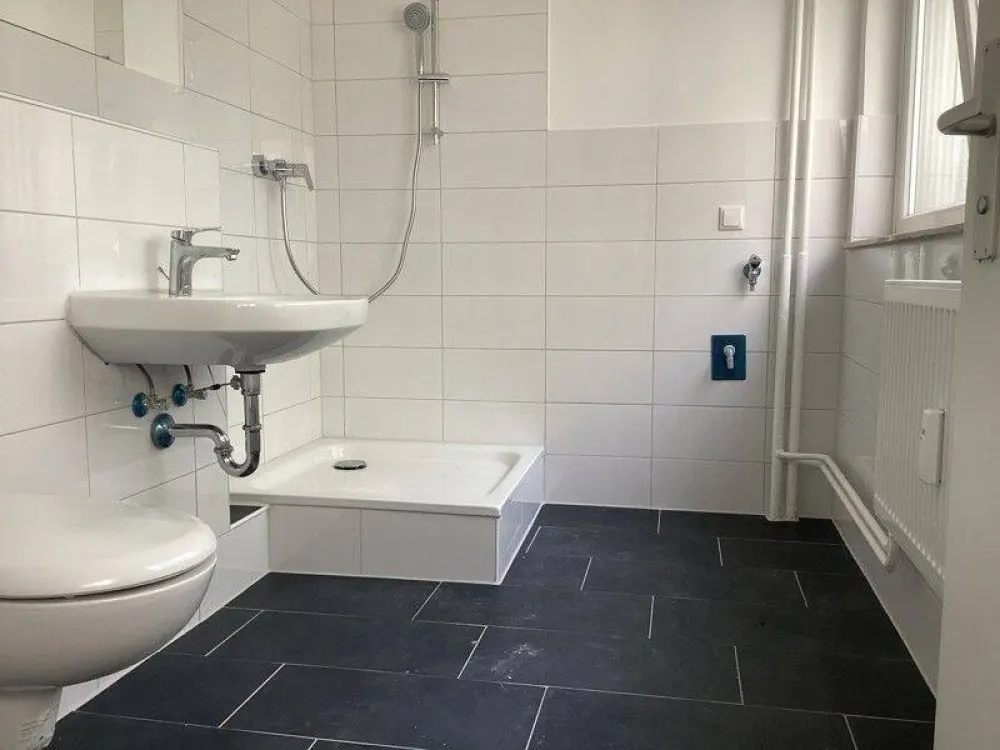 City-Lage - Renovierte 1-Zimmer-Wohnung mit Balkon, ca. 40 m² - ab sofort verfügbar