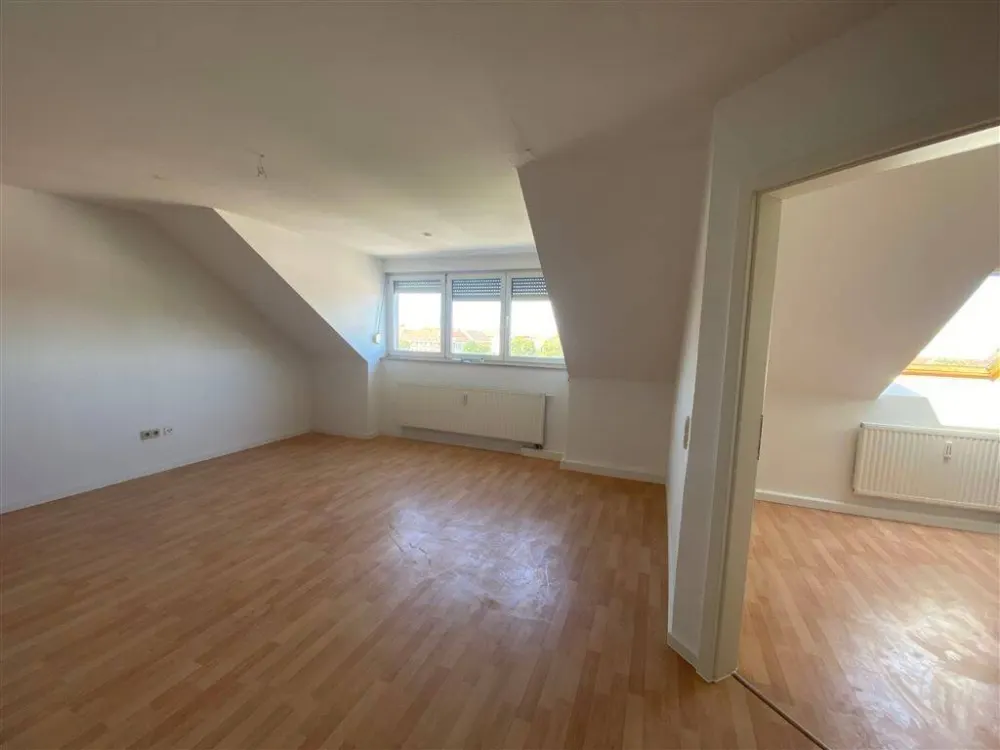 Schönefeld-Abtnaundorf * Renoviert* helle 2 Zi.-DG*Whg.* Wannenbad* Keller* SP anmietbar