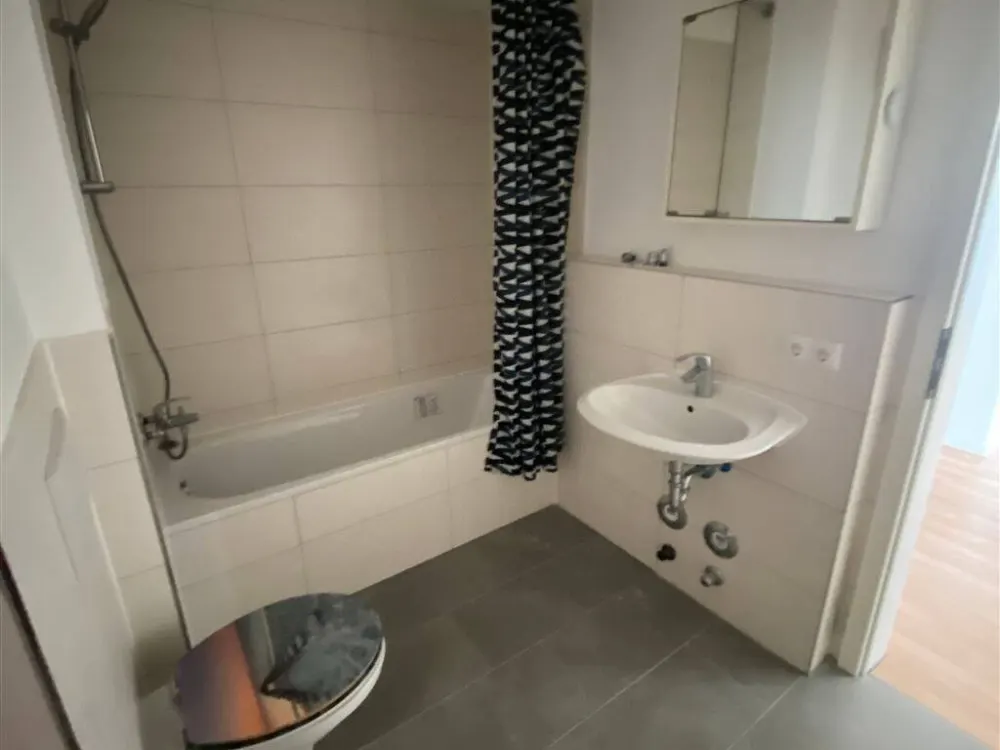 Schönefeld-Abtnaundorf * Renoviert* helle 2 Zi.-DG*Whg.* Wannenbad* Keller* SP anmietbar