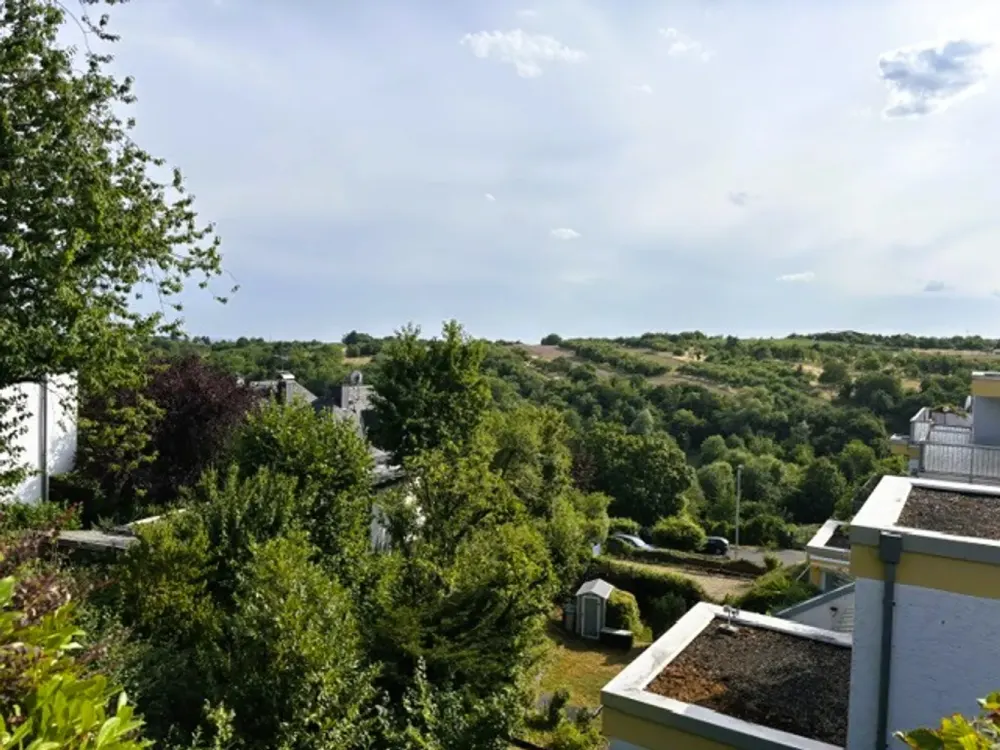 Herrliche Terrassenwohnung: 3-Zimmer + Hauswirtschaftsraum!