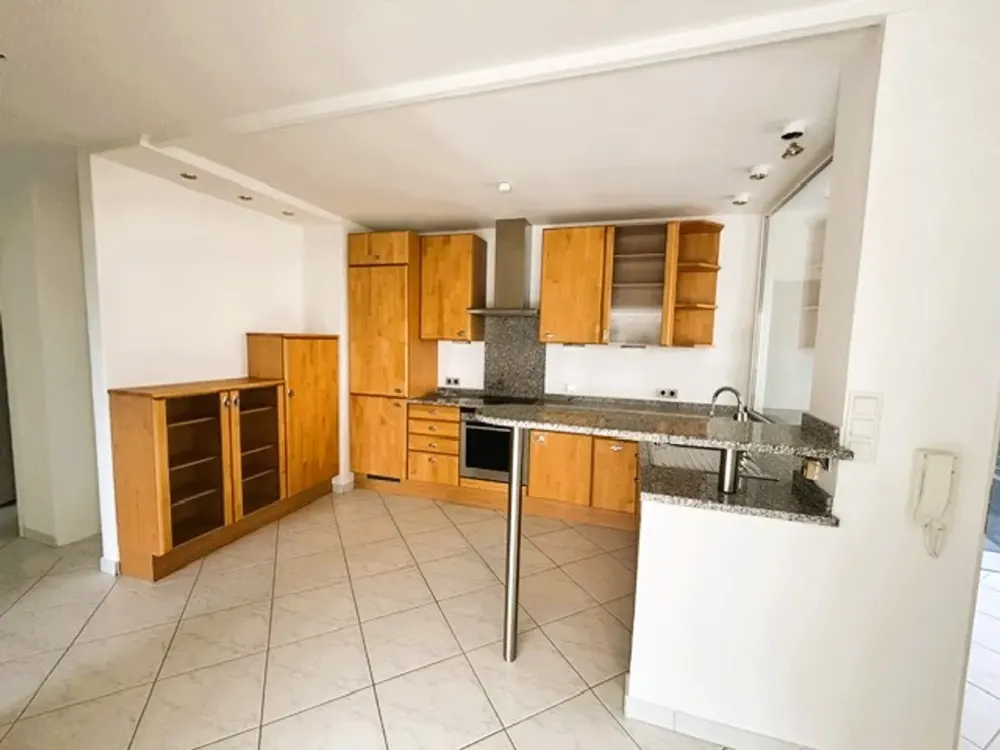 Herrliche Terrassenwohnung: 3-Zimmer + Hauswirtschaftsraum!