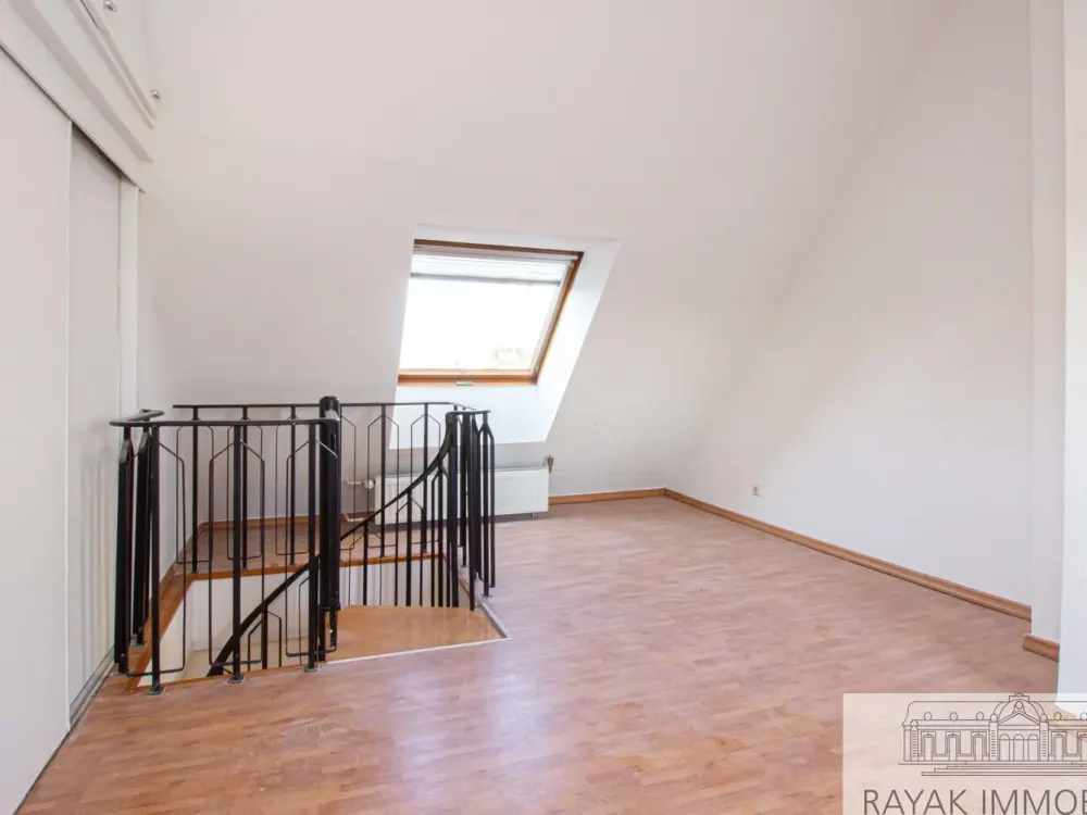 Schöne Altbau-Maisonettewohnung im Herzen von Oberbilk mit 23,47 qm Nutzfläche im Dachstudio zur Mie