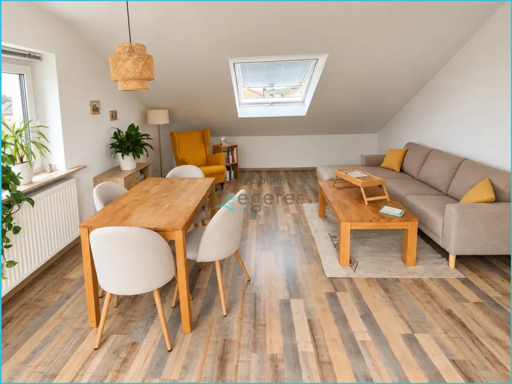 Immobilien Seegerer: Bright 3-Room Attic Apartment in Bodolz