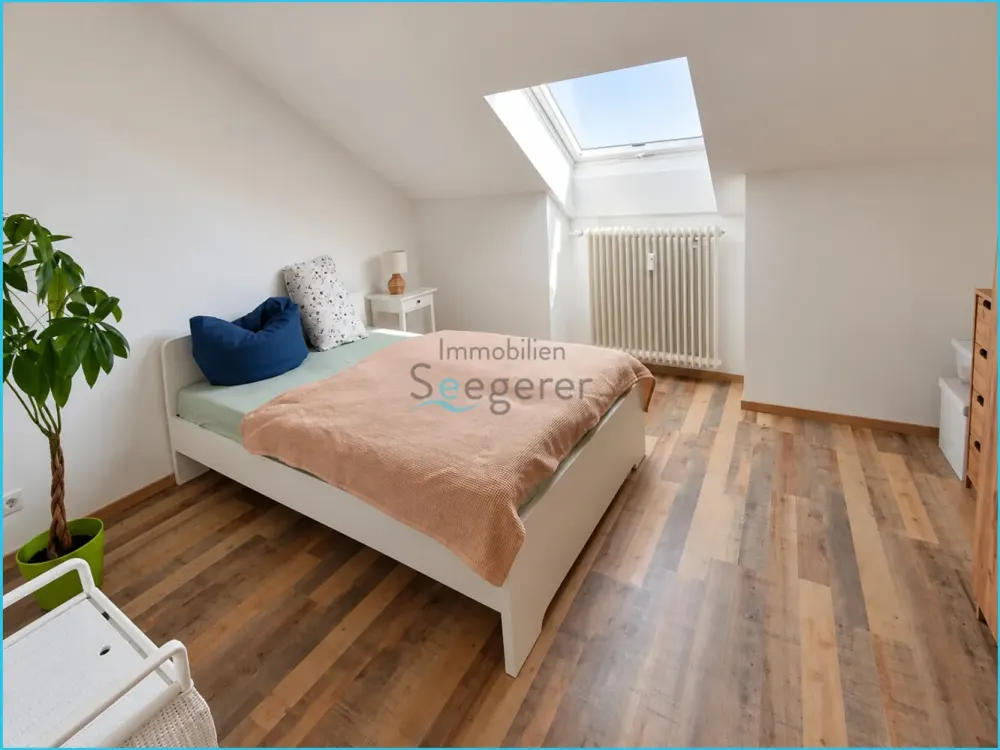 Immobilien Seegerer: Bright 3-Room Attic Apartment in Bodolz