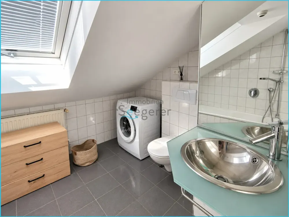 Immobilien Seegerer: Bright 3-Room Attic Apartment in Bodolz