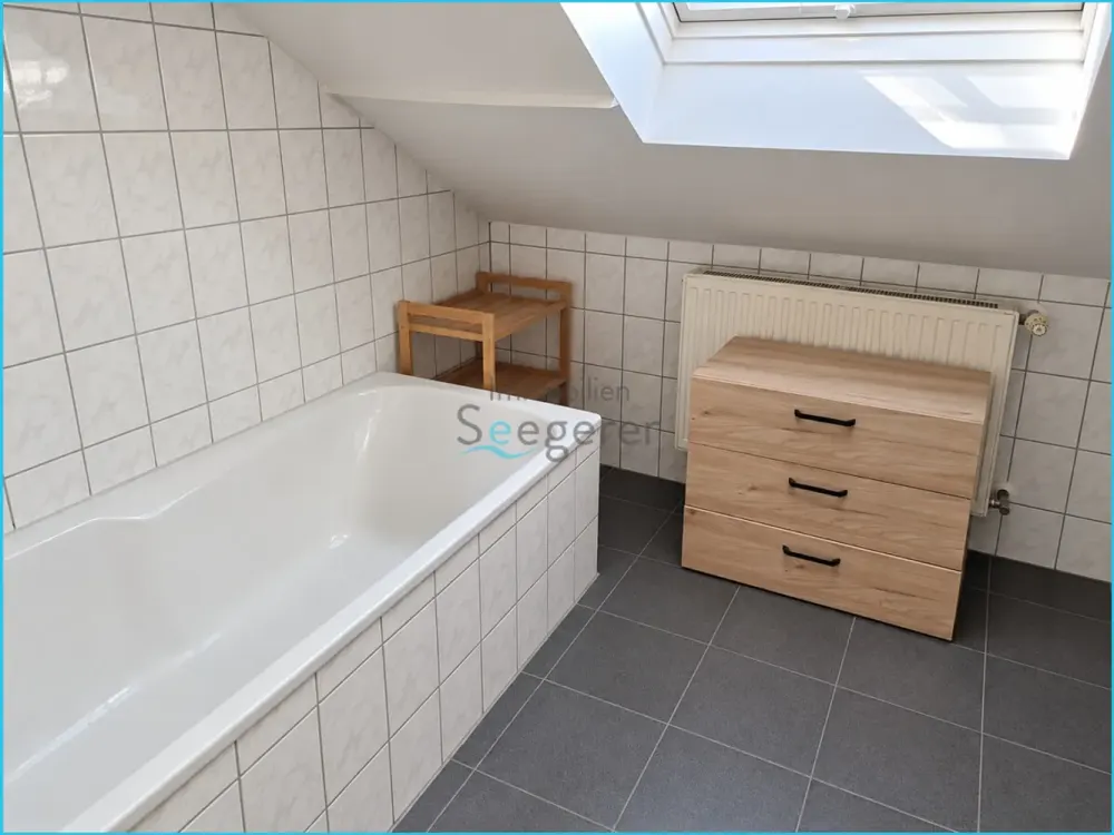 Immobilien Seegerer: Bright 3-Room Attic Apartment in Bodolz
