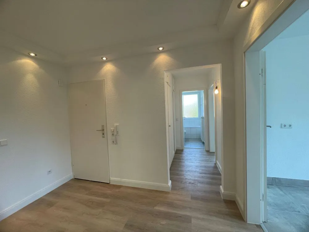 Idealer Grundriss! Renovierte 3-Zimmer-Whg mit Balkon & Garage
