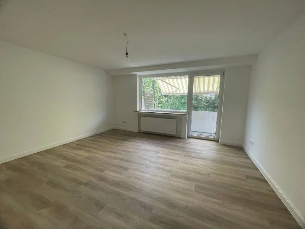 Idealer Grundriss! Renovierte 3-Zimmer-Whg mit Balkon & Garage