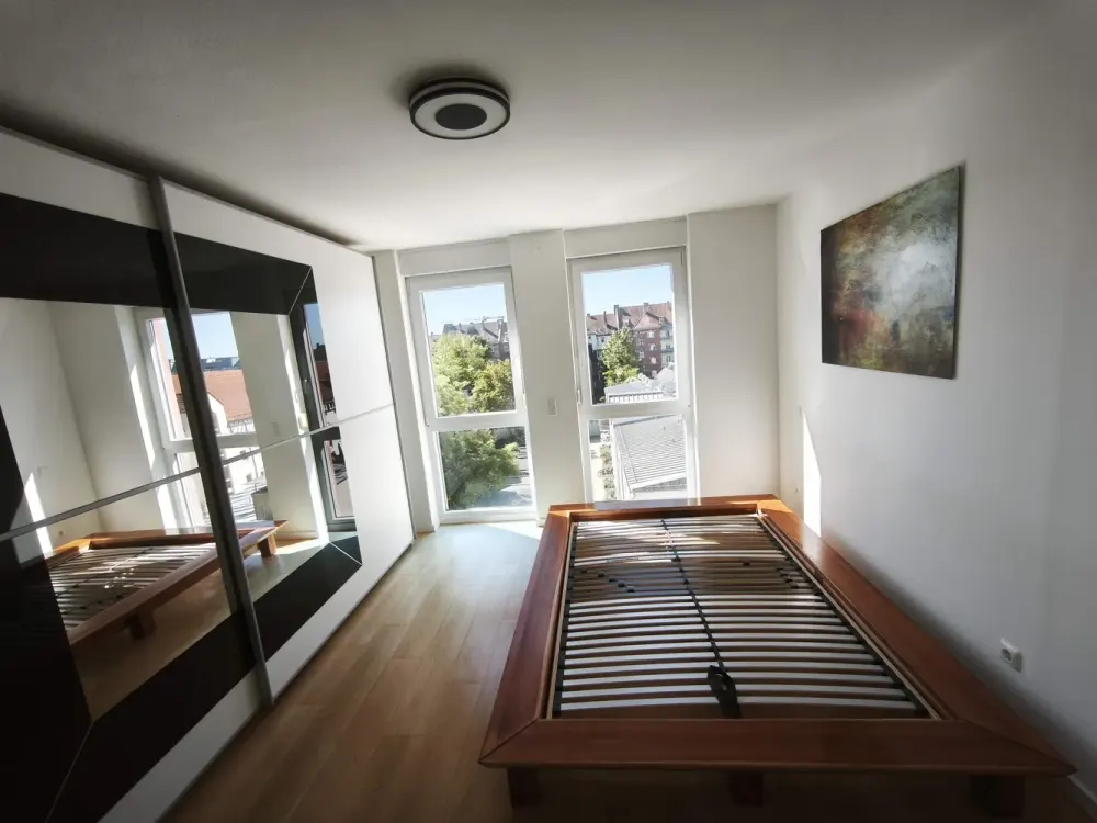 Hochwertig möblierte 2-Zimmer-Wohnung mit großem Südbalkon, zentral in Fürth