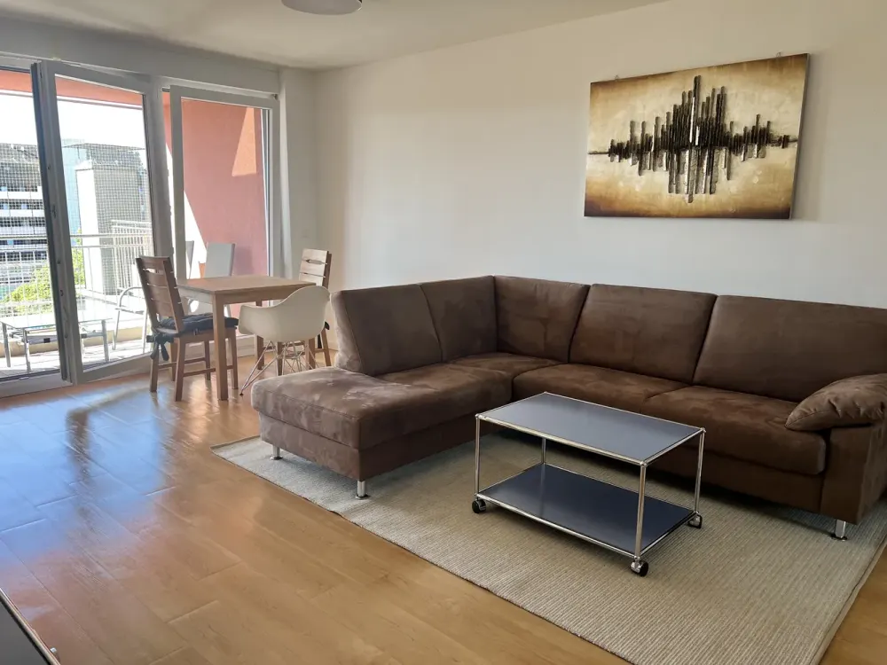 Hochwertig möblierte 2-Zimmer-Wohnung mit großem Südbalkon, zentral in Fürth