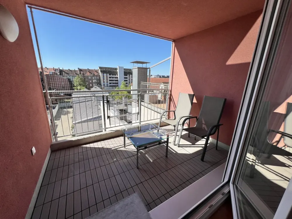 Hochwertig möblierte 2-Zimmer-Wohnung mit großem Südbalkon, zentral in Fürth