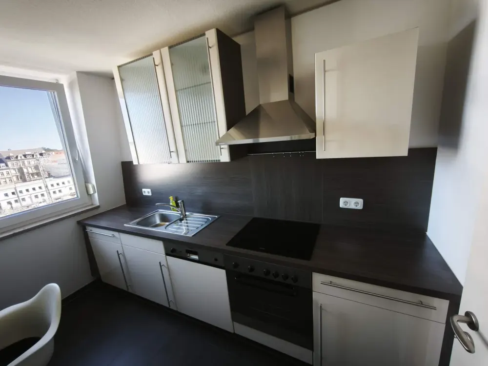 Hochwertig möblierte 2-Zimmer-Wohnung mit großem Südbalkon, zentral in Fürth