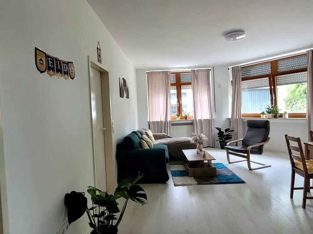 Ground Floor: Well-Maintained 2-Room Apartment Available Immediately