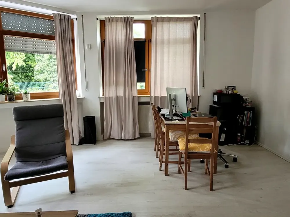 Ground Floor: Well-Maintained 2-Room Apartment Available Immediately