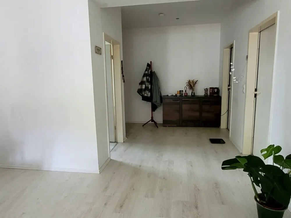 Ground Floor: Well-Maintained 2-Room Apartment Available Immediately
