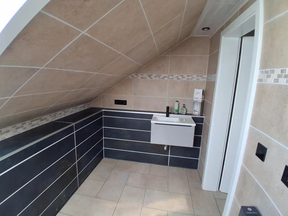 2 Zimmer Wohnung in Klein -Karben zu vermieten 950 € + 300 Umlage