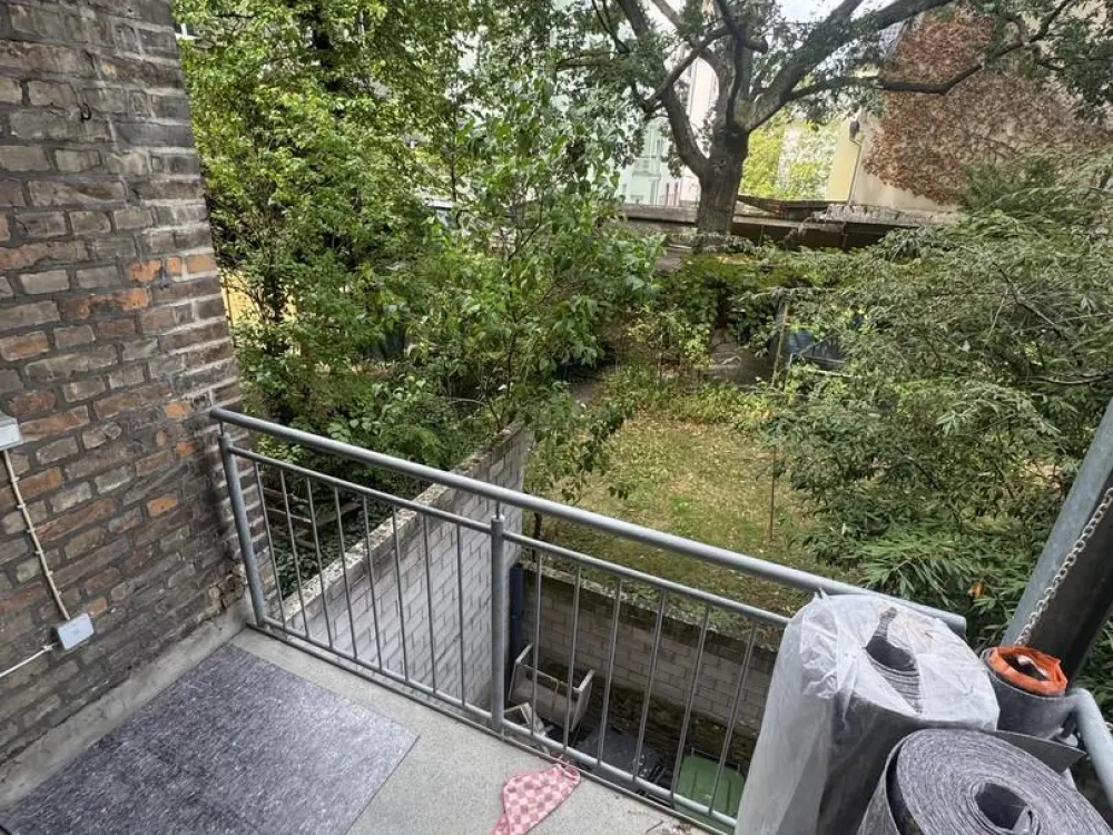 *Erstbezug* Kernsanierte 3-Zimmer Altbau Wohnung mitten auf der Bergerstraße mit EBK und Balkon