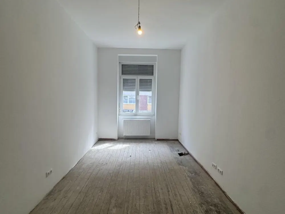 *Erstbezug* Kernsanierte 3-Zimmer Altbau Wohnung mitten auf der Bergerstraße mit EBK und Balkon
