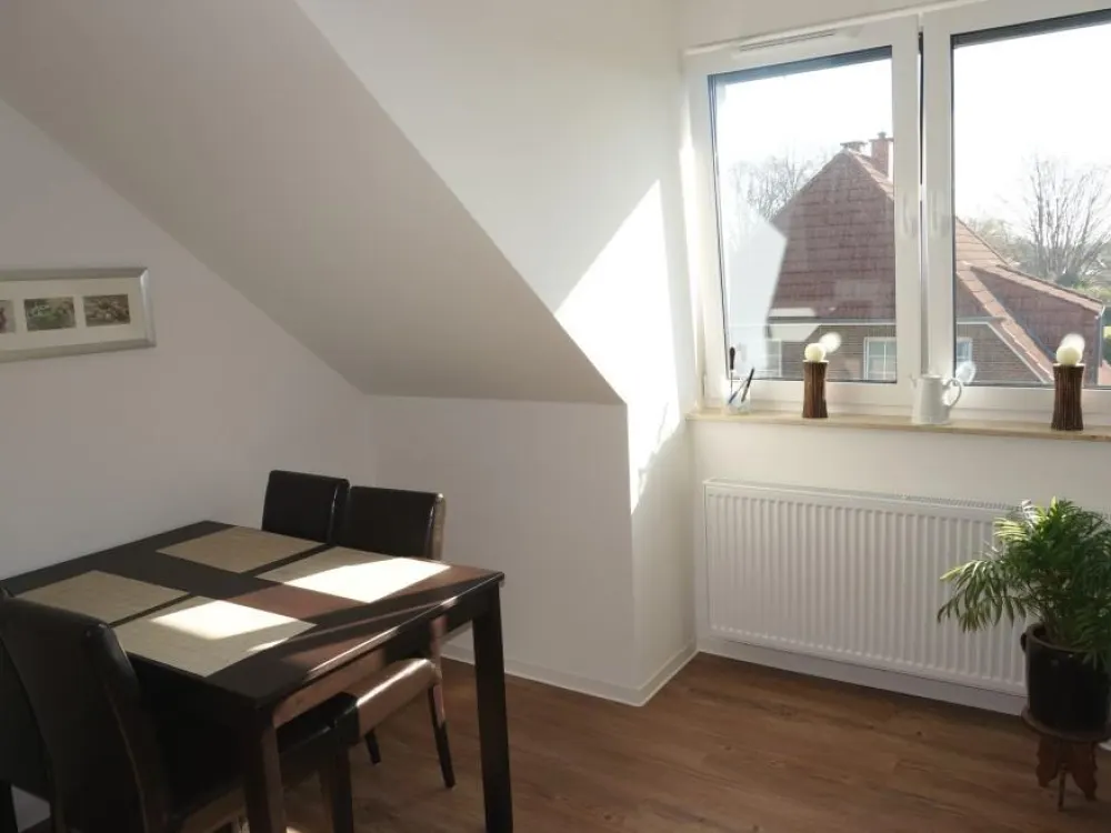 HH-Duvenstedt: 2-Zimmer-Dachgeschosswohnung für Senioren